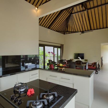 Villa Cahaya Perfectly Formed By The Natural Surrounding And Balinese Hospitality Ловіна Екстер'єр фото