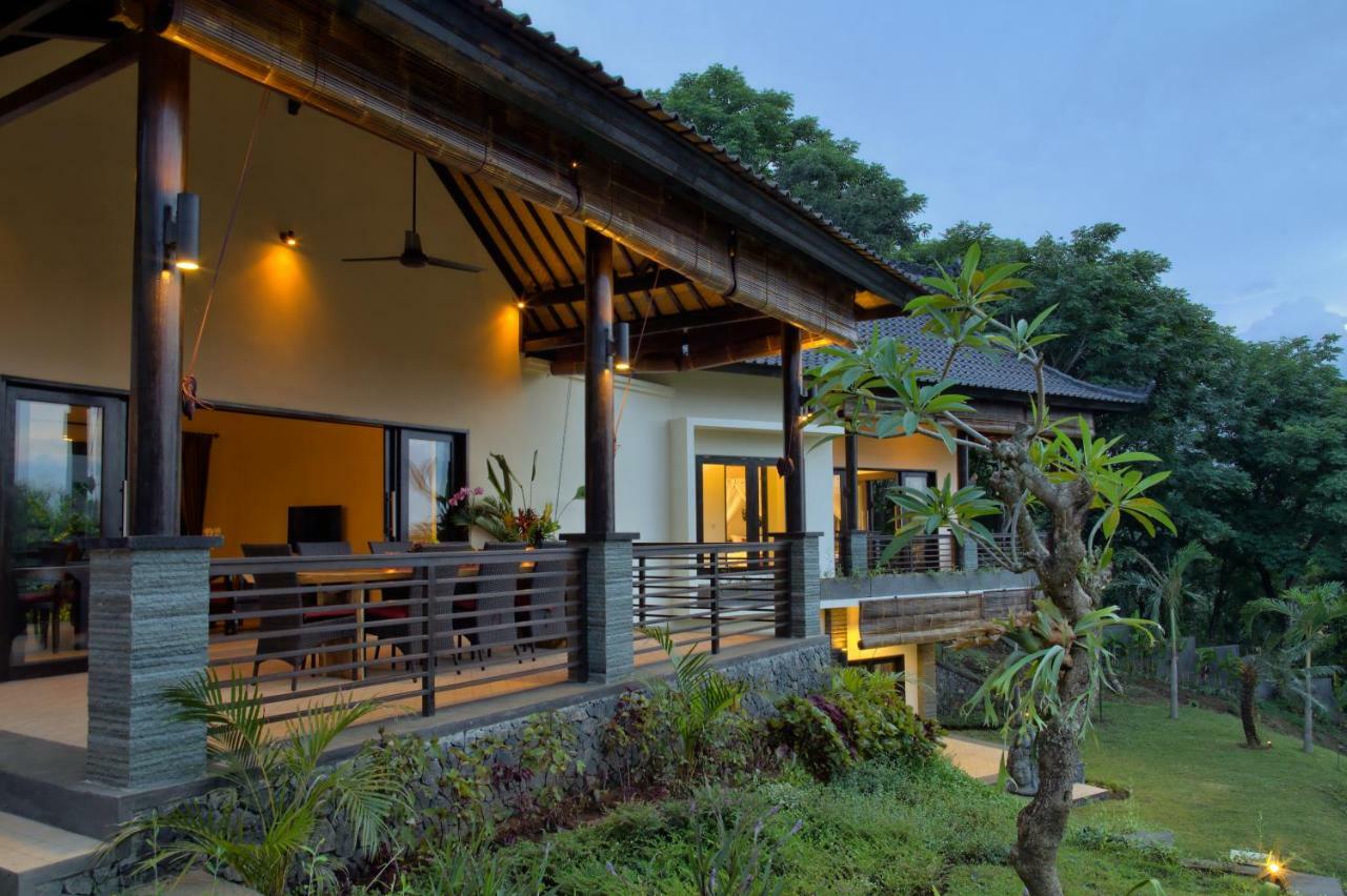 Villa Cahaya Perfectly Formed By The Natural Surrounding And Balinese Hospitality Ловіна Екстер'єр фото